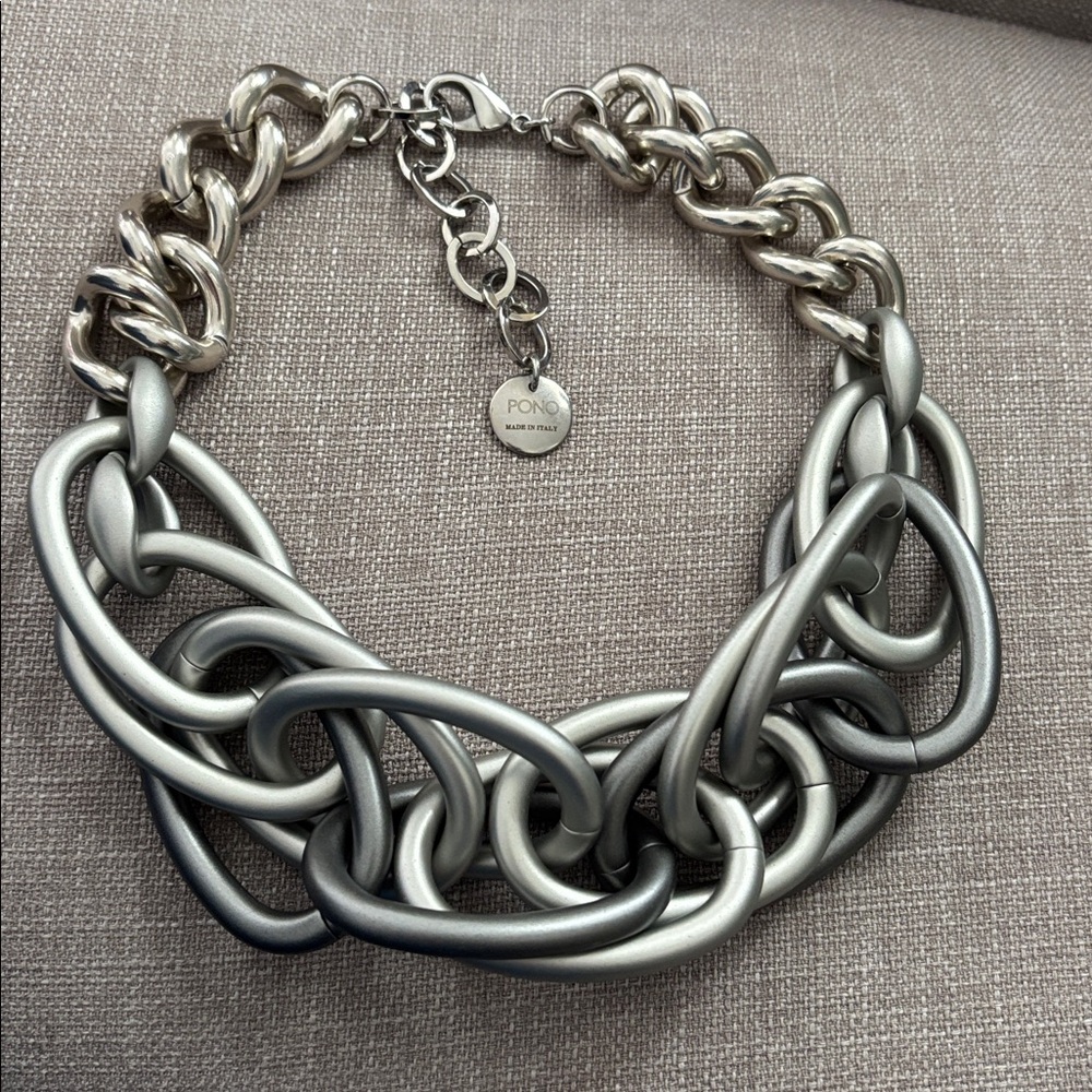 PONO resin necklace